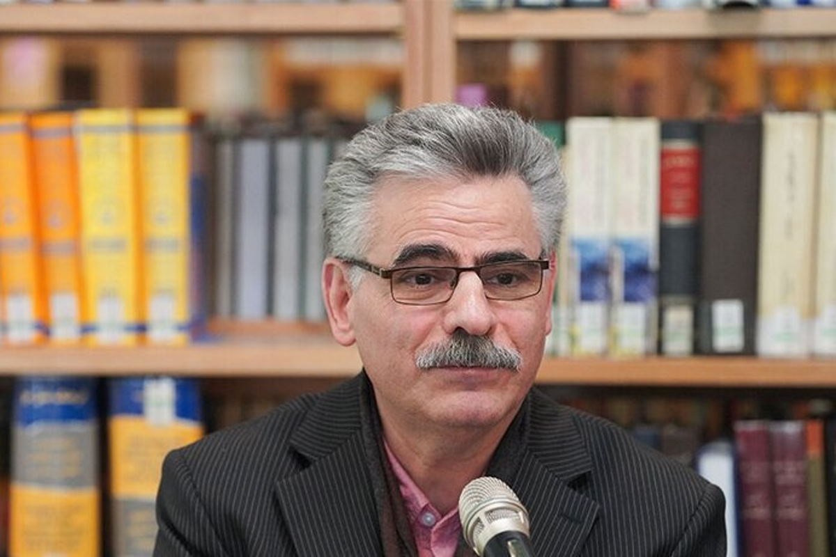 اینجا چراغی روشن است