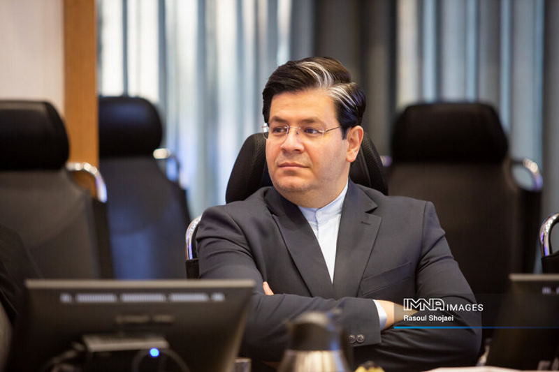 «۵۰ اتوبوس برقی تا سال آینده به حملونقل اصفهان اضافه میشود»