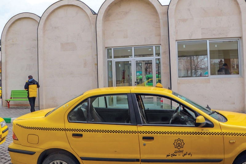 رانندههای تاکسی مشهد از کم و کاست های سرپناه شبانهروزی میگویند