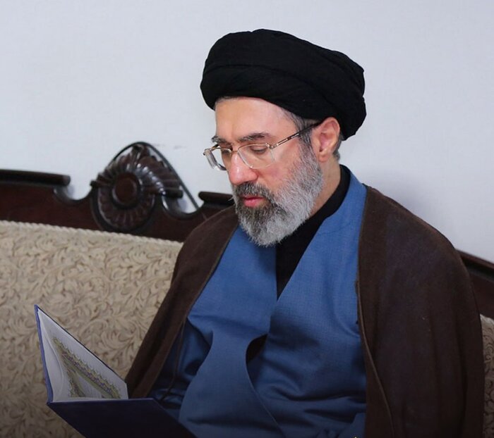 روایت نماینده‌ی مجلس از حمله به دو محل اقامت رهبر نظام و نجات او در روز نخست جنگ