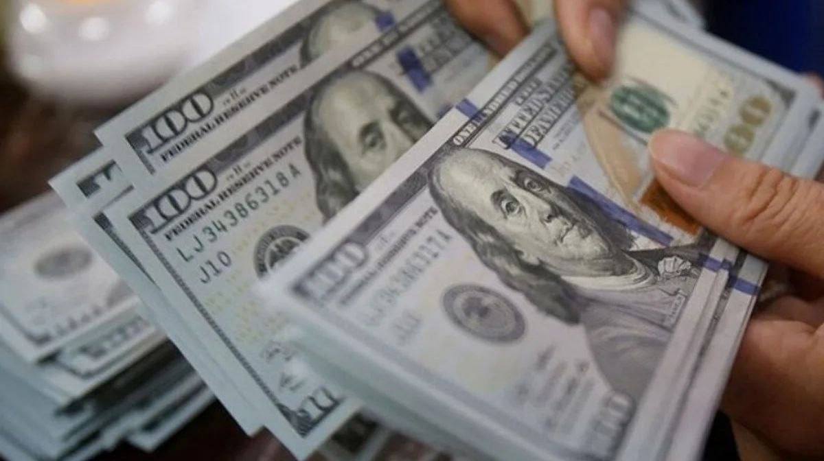 فروشندگان دلار، خریدار ریال شدند! / دلار تراولی ۳۵ هزار تومان زیر قیمت بازار!