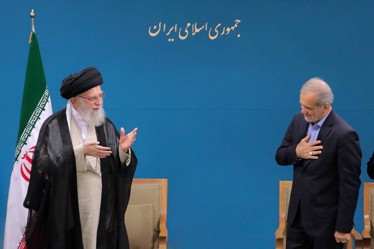 پیام رئیس‌جمهور به مناسبت چهلمین روز شهادت رهبر انقلاب: در کنار مردم و نیروهای مسلح در میدان ماندیم / تصمیم آتش‌بس با عزت، حکمت و مصلحت گرفته شد
