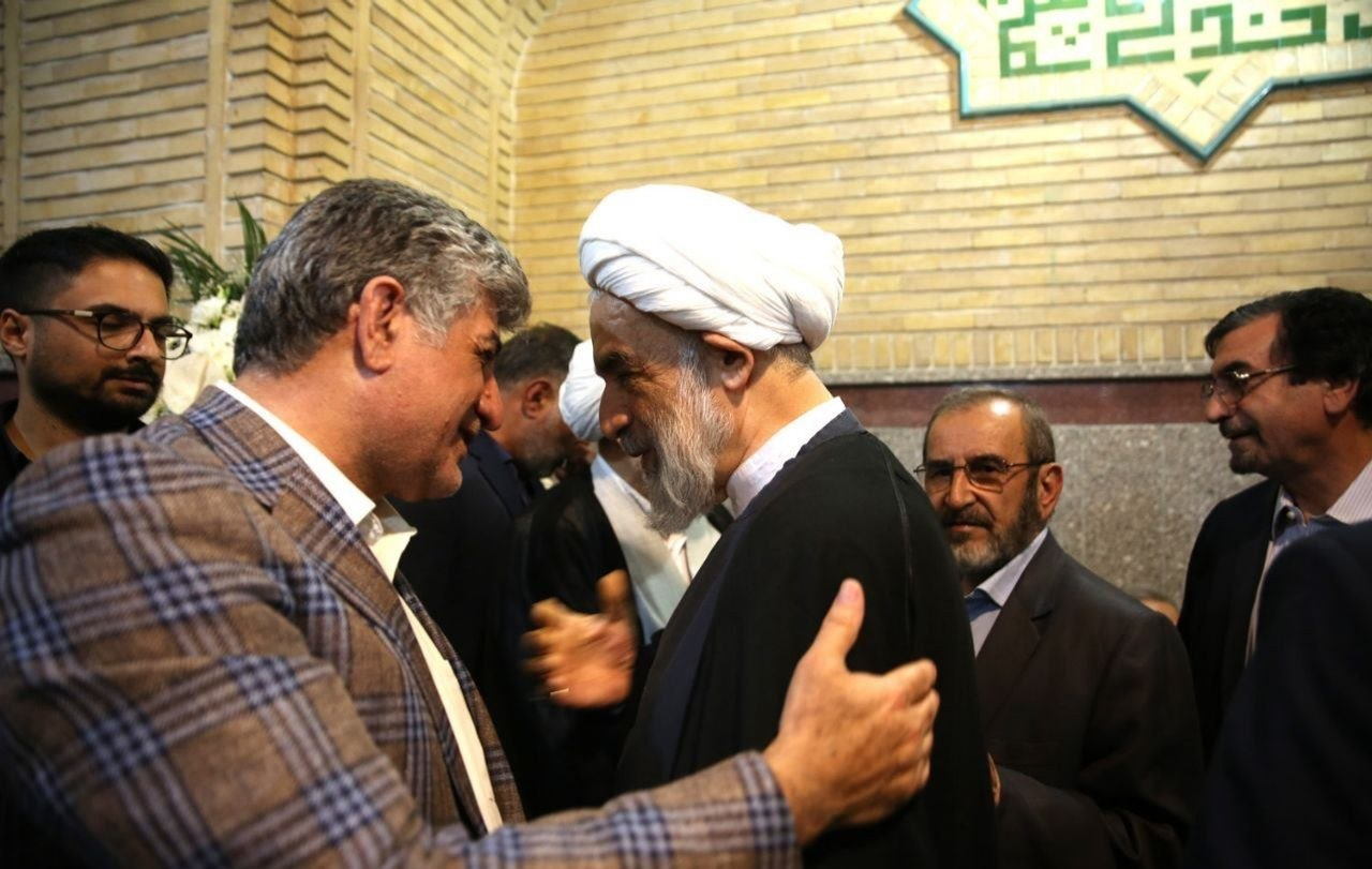 عکسی | حضور معاون دفتر رهبری در مراسم ترحیم خواهر خاتمی
