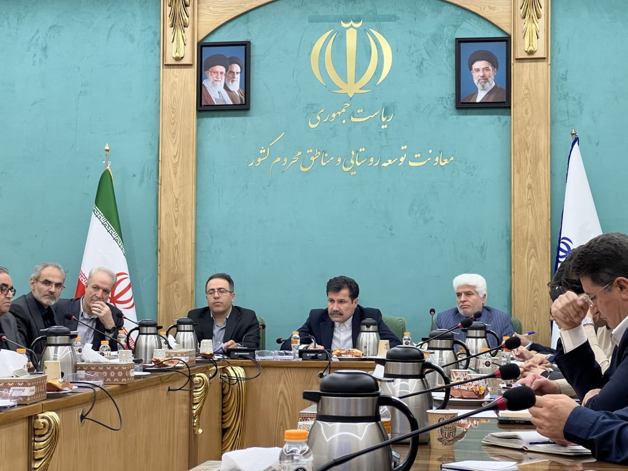 اعضای فراکسیون امید مجلس دهم در دیدار با معاون رئیس‌جمهور: دولت مدیران میانی را بازنگری کند
