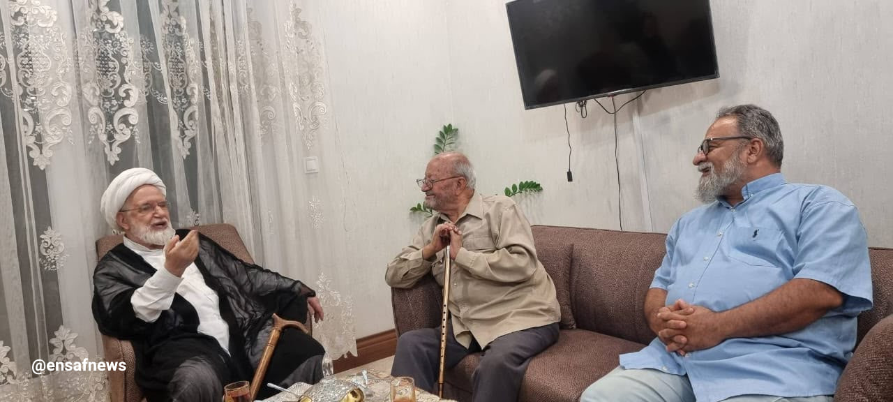 کروبی در دیدار با فضل الله صلواتی: جنگ طلبان کوچکترین درکی از منافع ملی ندارند